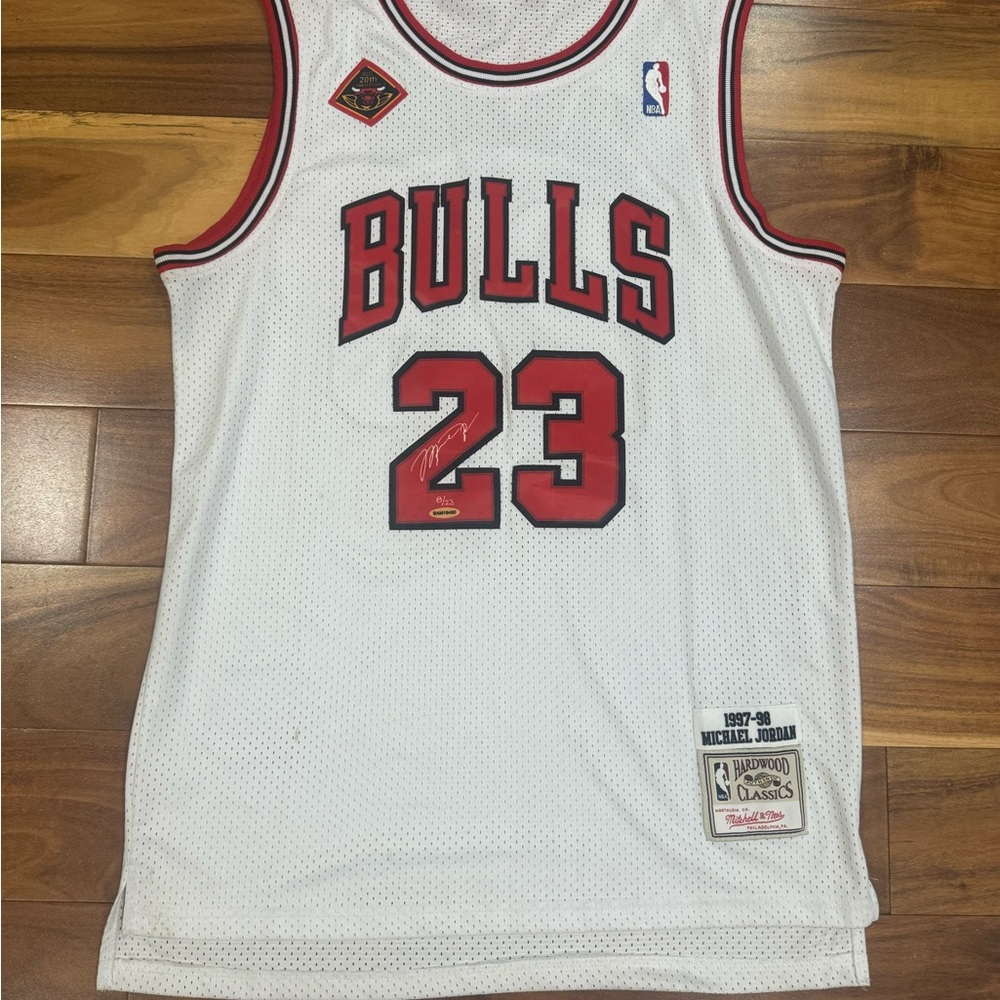 chicago bulls micheal jordan number 23 jersey